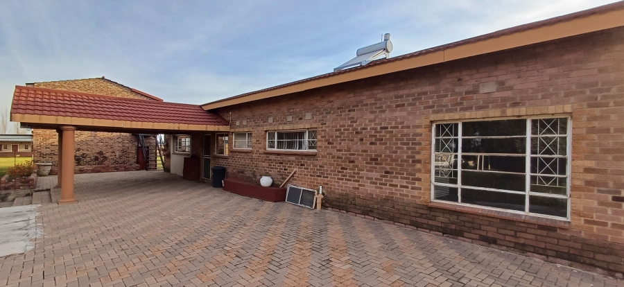 7 Bedroom Property for Sale in Harpington A H North West